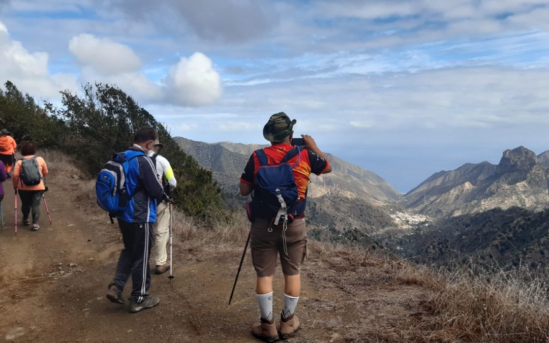 Entdecke La Gomera: Ein Abenteuer zu Fuß über die Insel